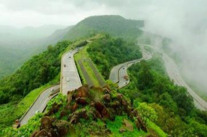 Luxuryus 17 Seater Urbania on rent Mumbai To Lonavala And Khandala 