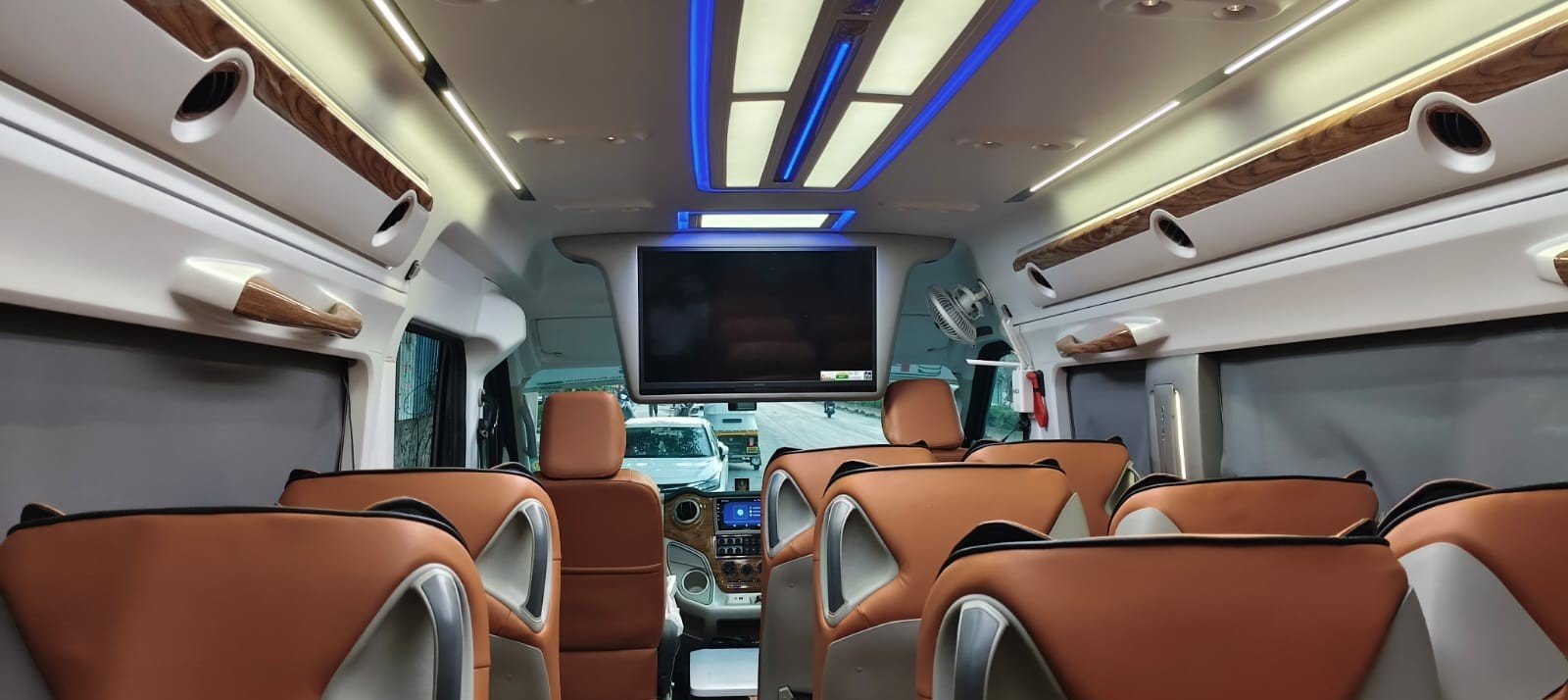 Force Urbania 17 Seater Road price in Pune