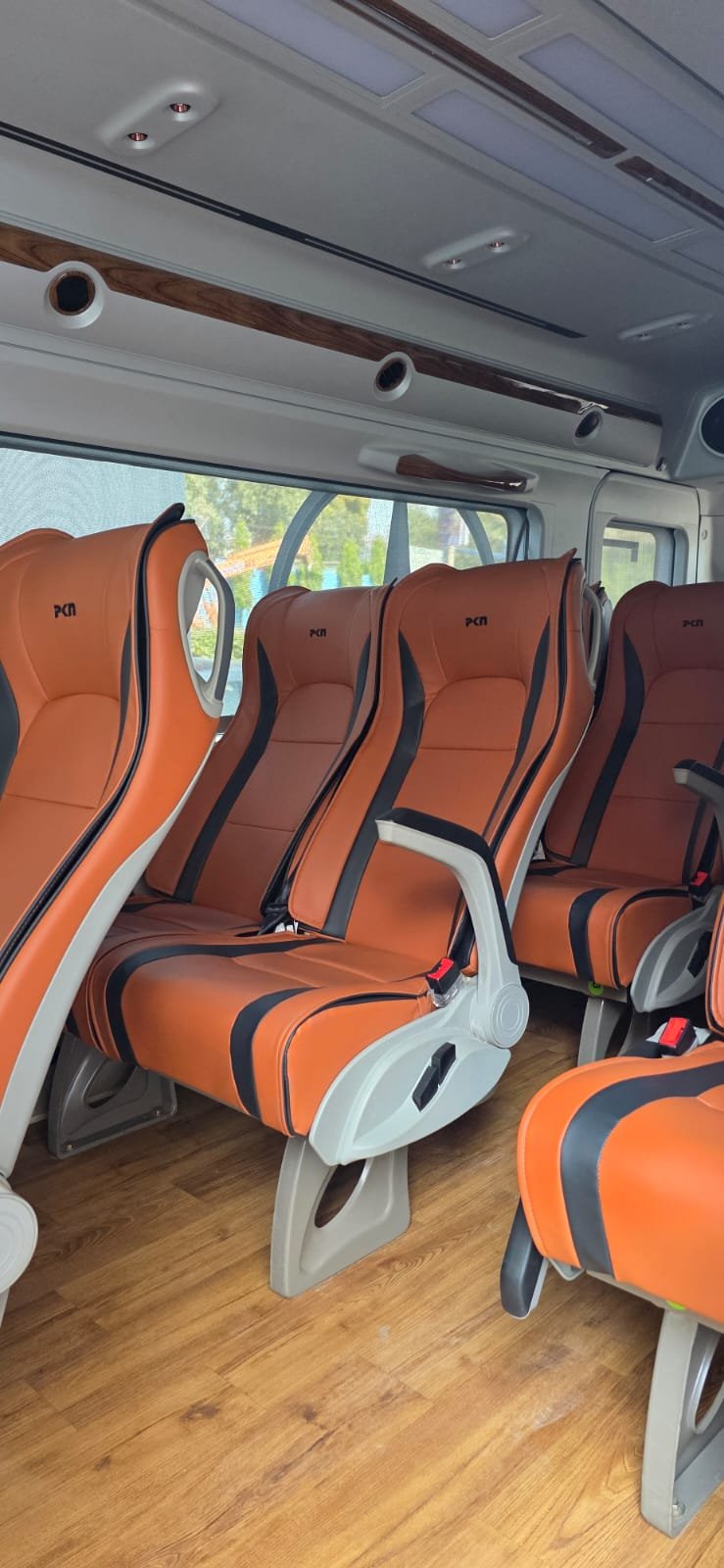 Force Urbania 17 Seater Price on Road